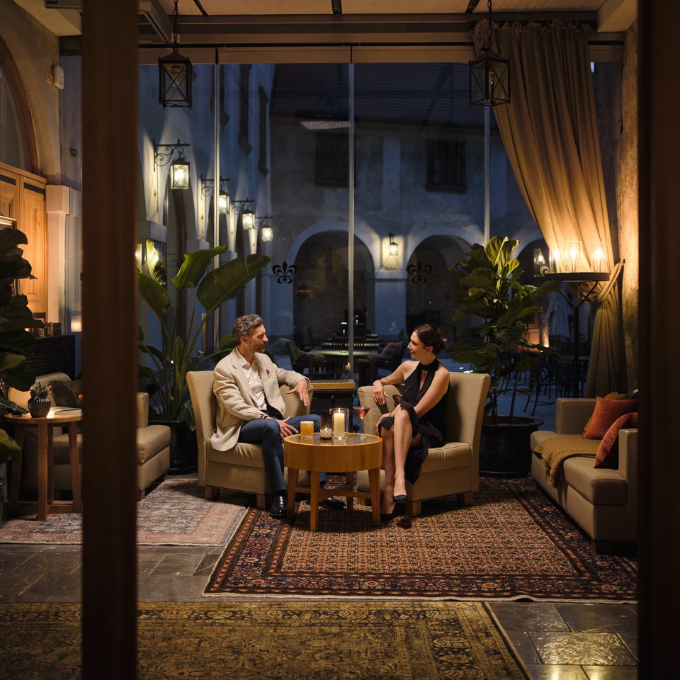 Hotel Grad Otocec kavarna romanticna noc