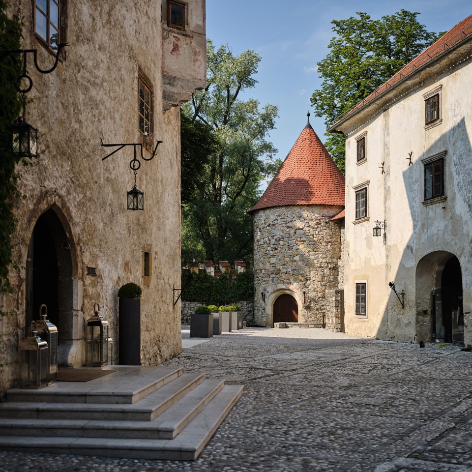 Grad Otocec poslovna srecanja vinski stolp