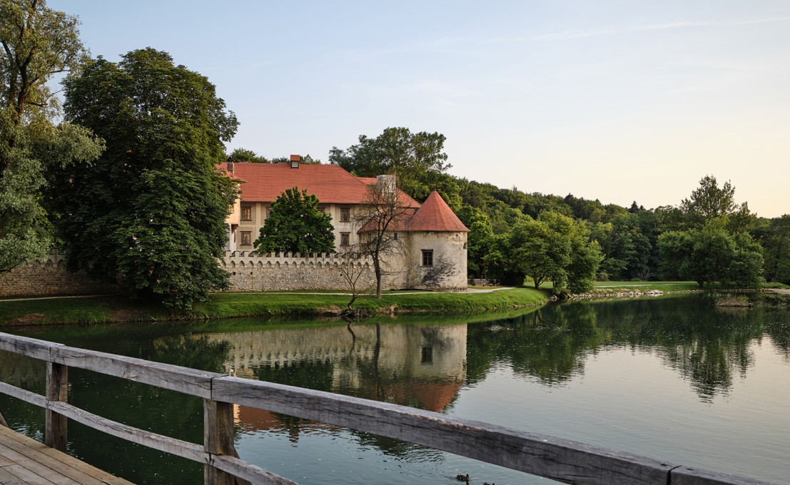 Hotel Grad Otocec otok most